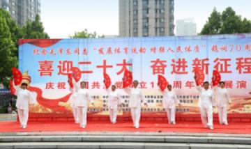 中年发福，明星也不可避免！徐子淇罕见和妈妈同框，身材走形！